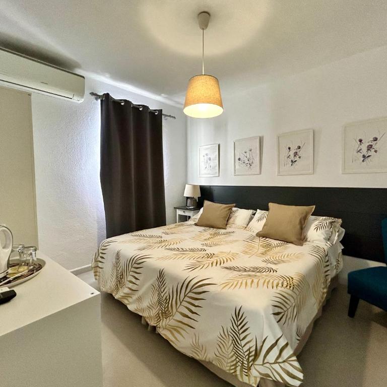 Hostal Berlin - Double or Twin Interior Room - 4