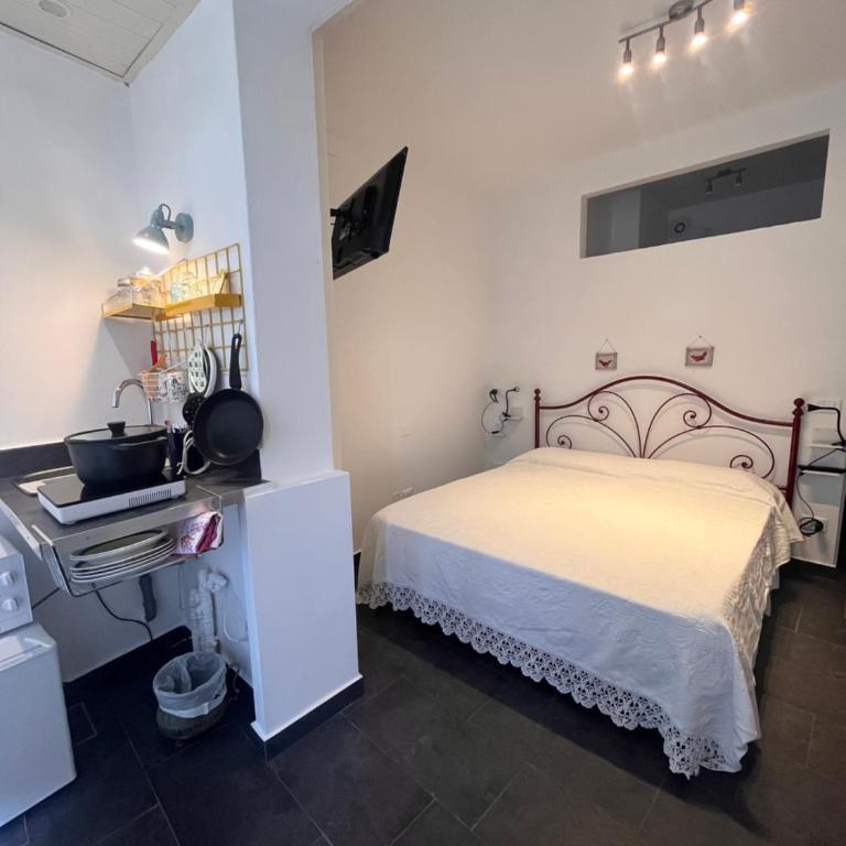 The Queen Tower - Double Room with Patio - 8