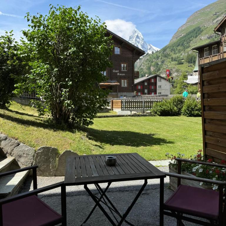 Chalet Annelis Apartments - Budget Gartenstudio mit Blick auf das Matterhorn - 1