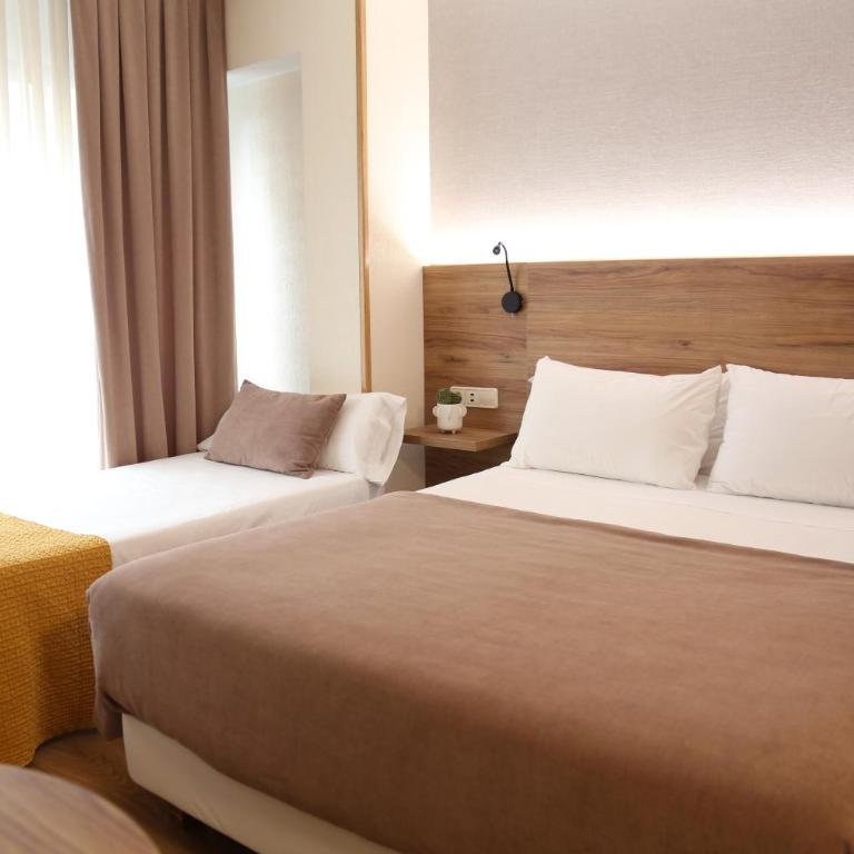 Hotel Maruxia *** Superior - Habitación Doble con cama supletoria (2 adultos + 1 niño) - 3