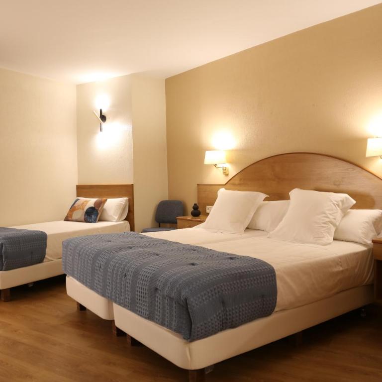 Hotel Maruxia *** Superior - Habitación Doble con cama supletoria (3 adultos) - 2