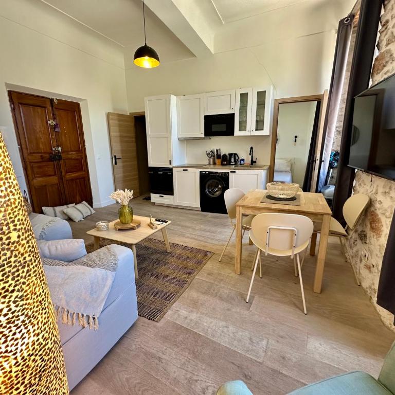 GORGEOUS BRAND NEW 2 BEDROOMS - Appartement 2 Chambres - 2