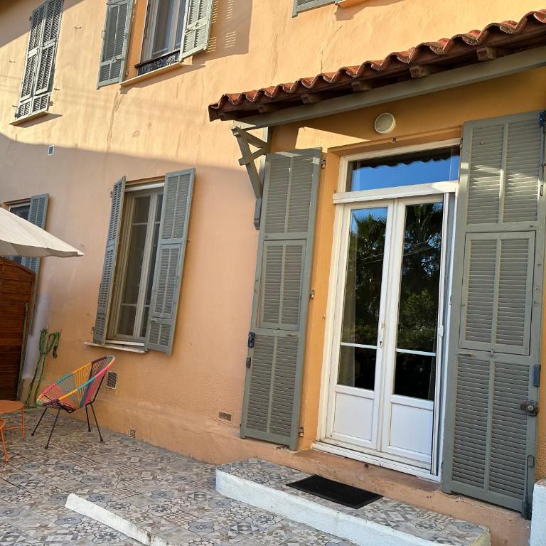 Maison de ville à Nice Ouest dans propriété arborée - Appartamento con 2 Camere da Letto - 2
