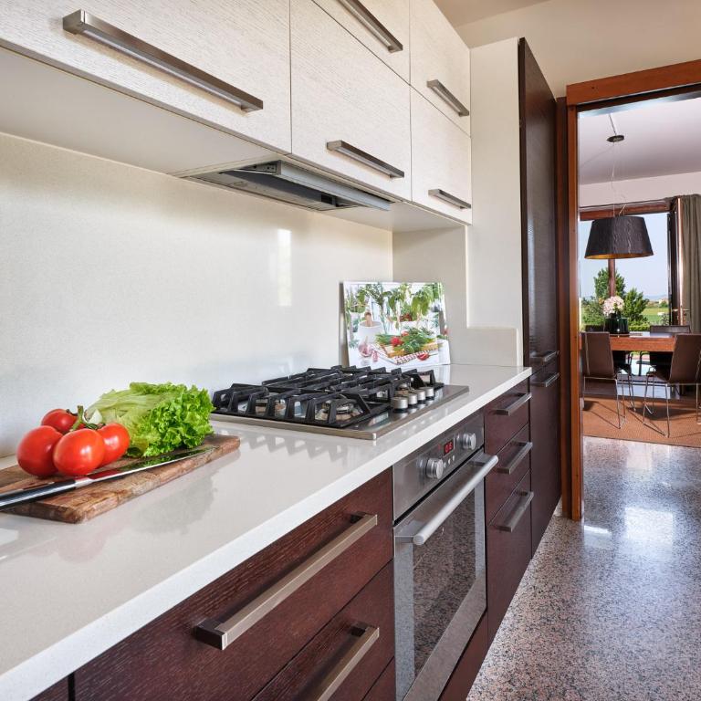 VILLA CELEBRITY - Regarda Travel - Villa con Piscina Privata - 6