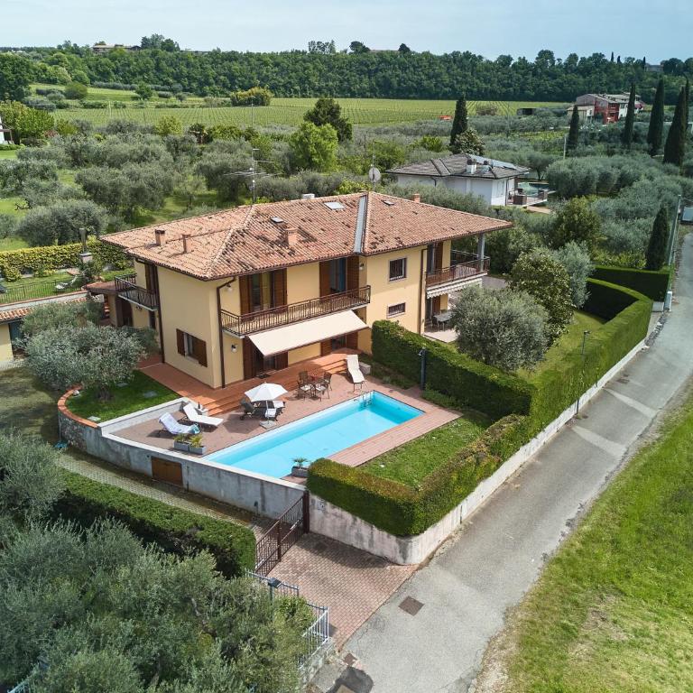 VILLA CELEBRITY - Regarda Travel - Villa con Piscina Privata - 3