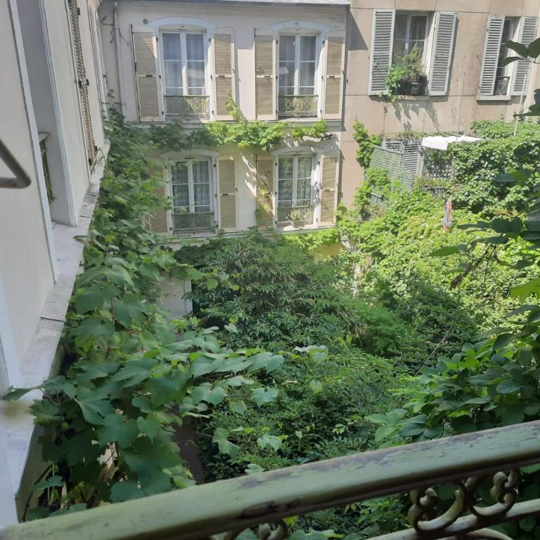 Chambres d'hôtes calmes sur jardin Paris Batignolles - Chambre Double avec Salle de Bains Privative - 6