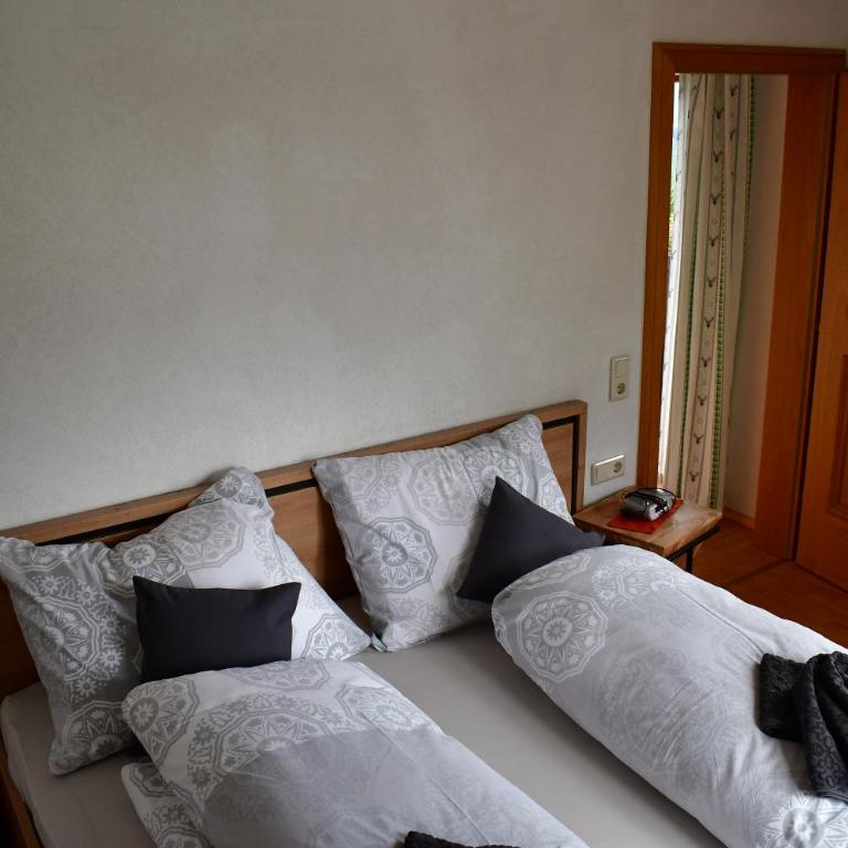 Pürstinghof - Apartment mit 1 Schlafzimmer, Balkon und Bergblick - 3