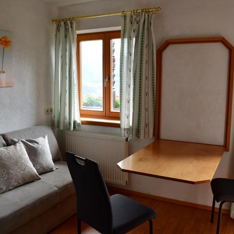 Pürstinghof - Apartment mit 1 Schlafzimmer, Balkon und Bergblick - 2
