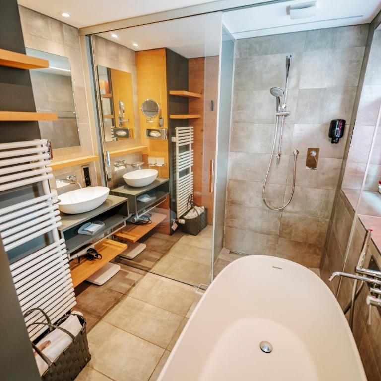 Hotel Eden Wellness - Superior Doppel- oder Zweibettzimmer mit Balkon - 2