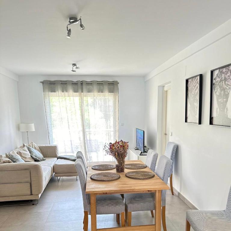 Magnífico adosado en urbanización con piscina - Two-Bedroom Apartment - 1