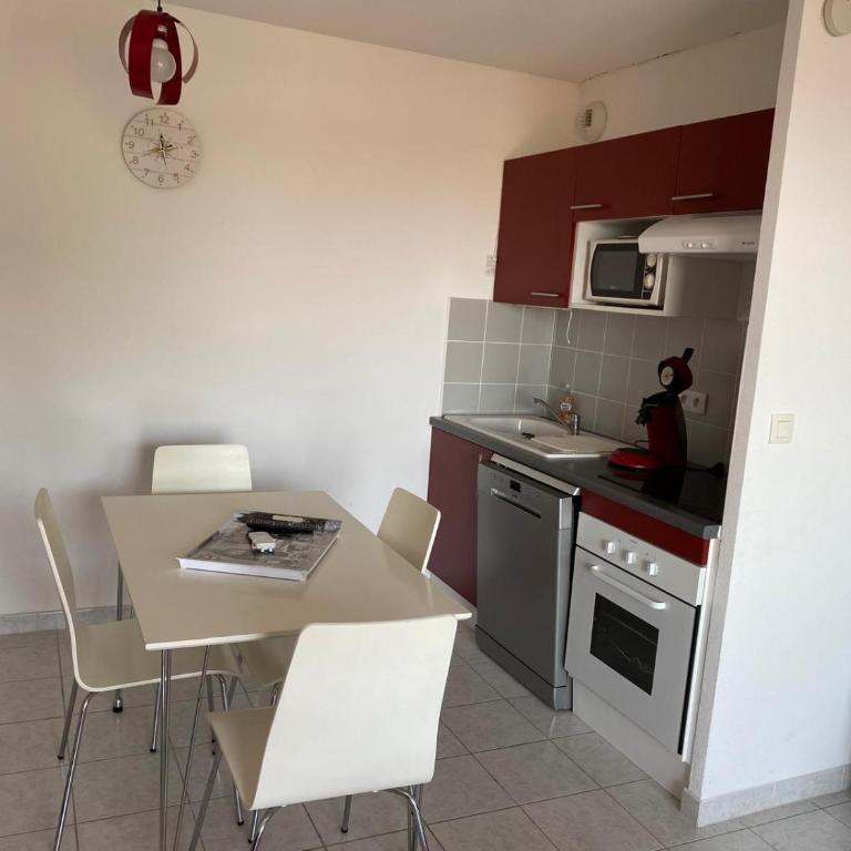 Grand Appartement 4 pers - bien ventilé - Terrasse - Vue Mer - Proche plage - Apartment mit 1 Schlafzimmer - 3