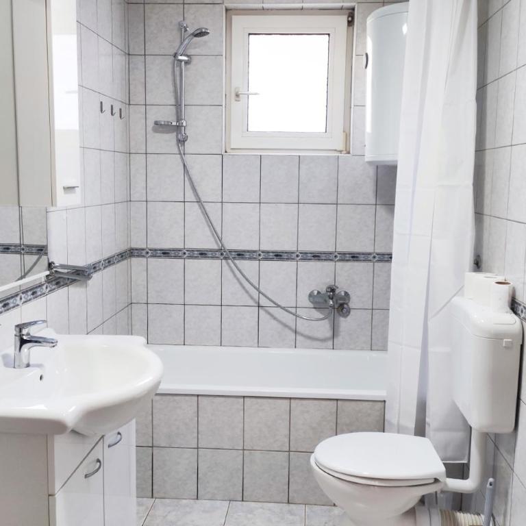 Farah Apartment - Two-Bedroom Apartment - 17