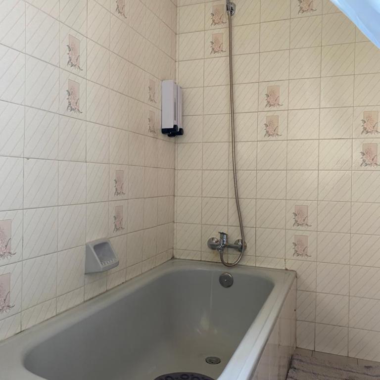 CasaOcho1 - Single Room with Shared Bathroom - 2