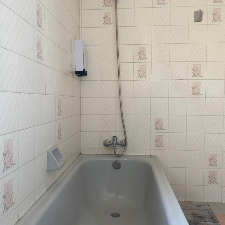 CasaOcho1 - Single Room with Shared Bathroom - 3