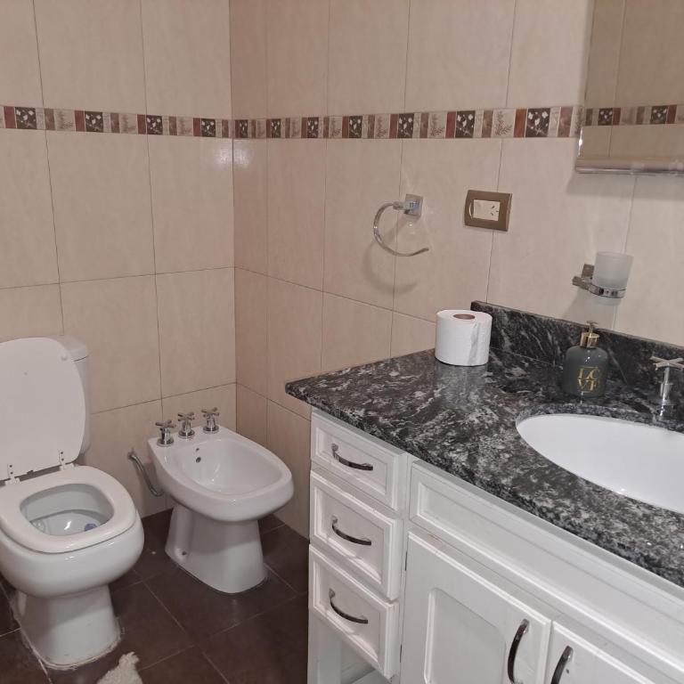 Casa con piscina y parque en Salta , zona aeropuerto - Four-Bedroom House - 13