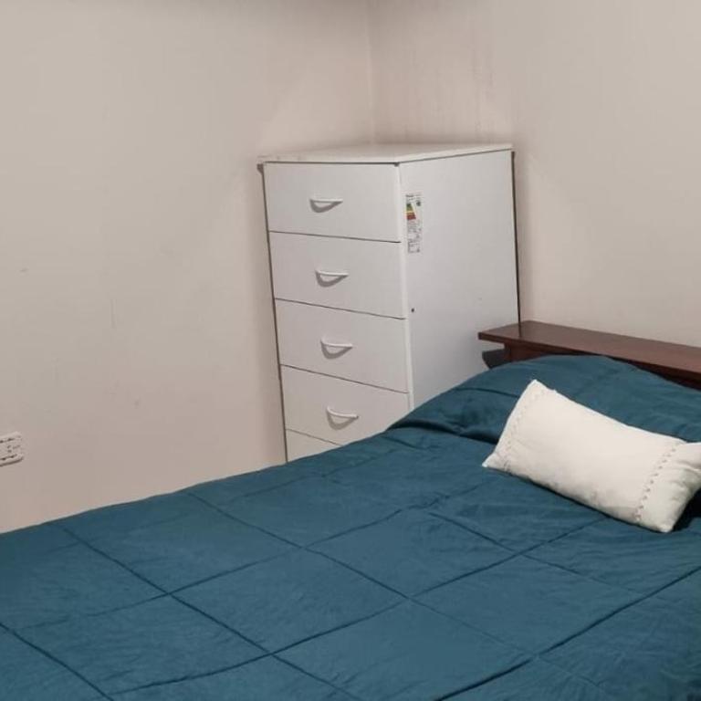 Casa con piscina y parque en Salta , zona aeropuerto - Four-Bedroom House - 17