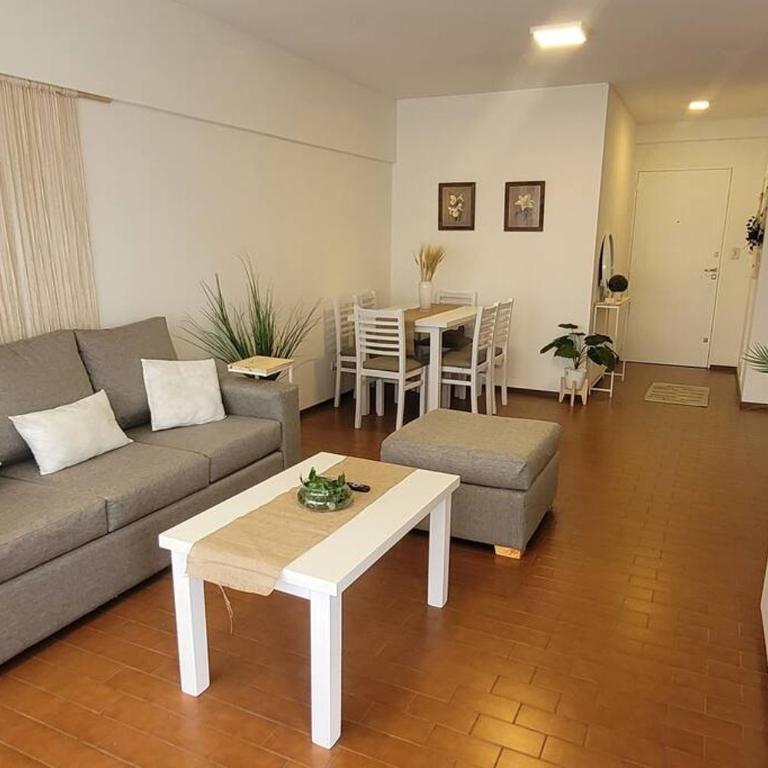 Hermoso Depto La Perla Balcón Cochera 5 Personas 8 cuadras del Mar - Apartamento de 1 dormitorio - 10