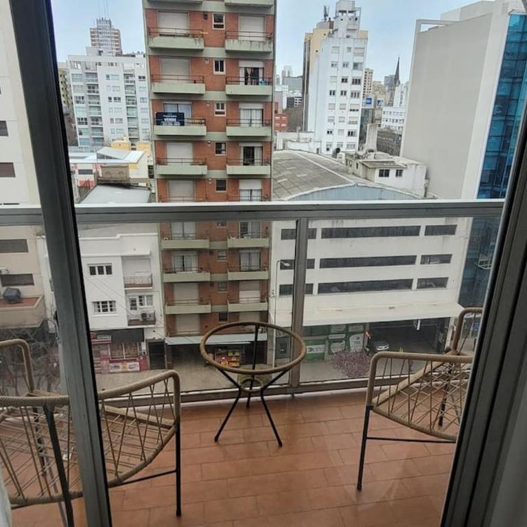 Hermoso Depto en La Perla con Balcón Cochera 5 Personas 8 cuadras del Mar - Apartamento de 1 dormitorio - 2