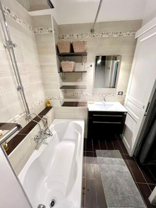 Grand appartement centre Paris 8 couchages - Appartement - 16