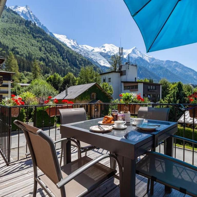 Heart of Chamonix Lovely and cosy 2 bedrooms, terrace, parking - Two-Bedroom Apartment - 1