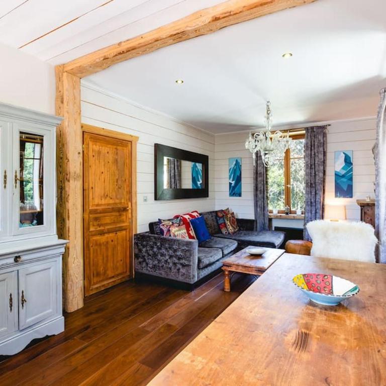 Heart of Chamonix Lovely and cosy 2 bedrooms, terrace, parking - Two-Bedroom Apartment - 16