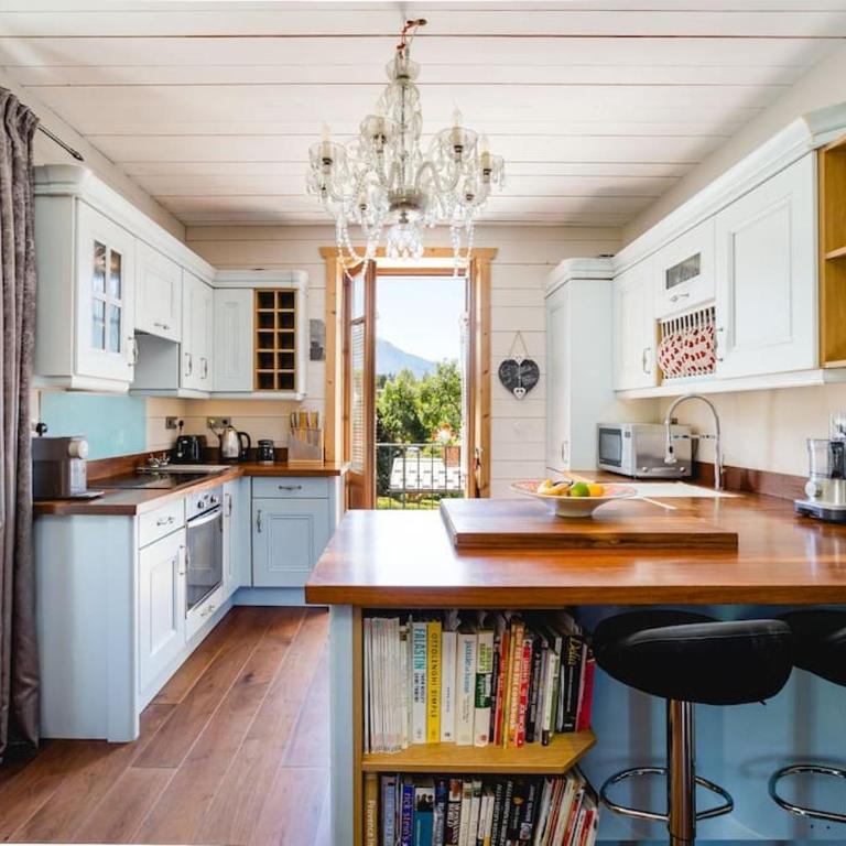 Heart of Chamonix Lovely and cosy 2 bedrooms, terrace, parking - Two-Bedroom Apartment - 25