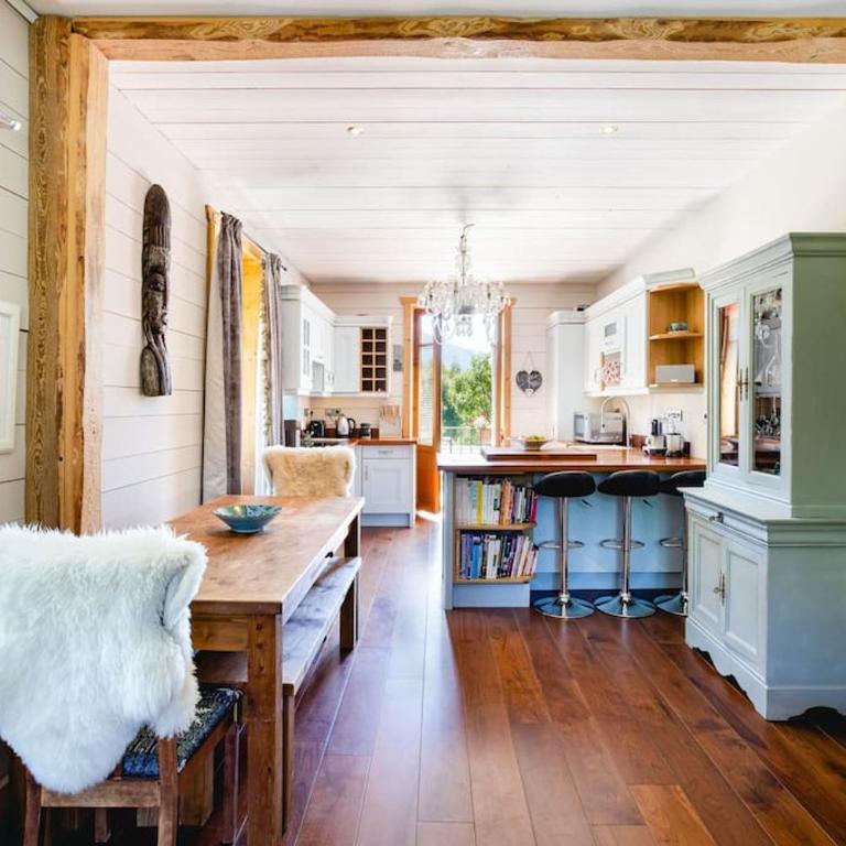 Heart of Chamonix Lovely and cosy 2 bedrooms, terrace, parking - Two-Bedroom Apartment - 26