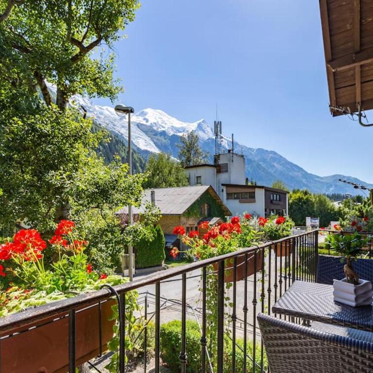 Heart of Chamonix Lovely and cosy 2 bedrooms, terrace, parking - Two-Bedroom Apartment - 10