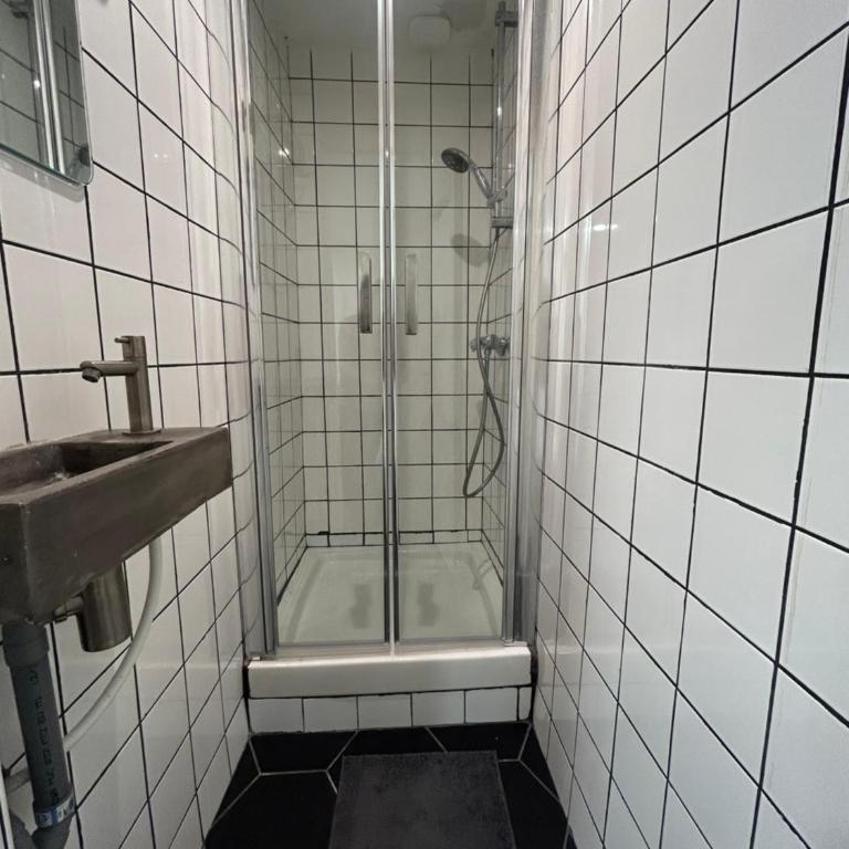 Liberte 2 - Chambre Double avec Salle de Bains Privative - 2