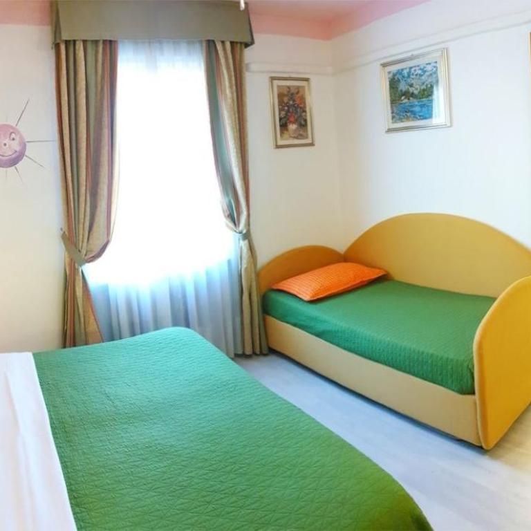 Family Hotel Primavera - Camera Familiare con Bagno Privato - 1