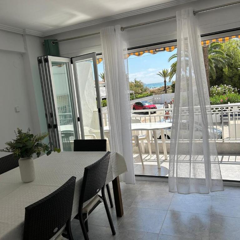 Sea view apartment, first line on the beach, Remote work - Apartment mit 3 Schlafzimmern und Meerblick - 4