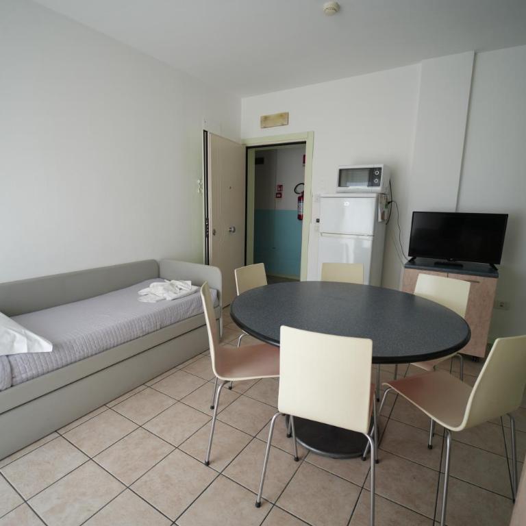 Lugano Residence - Appartamento con 2 Camere da Letto e Balcone - 4