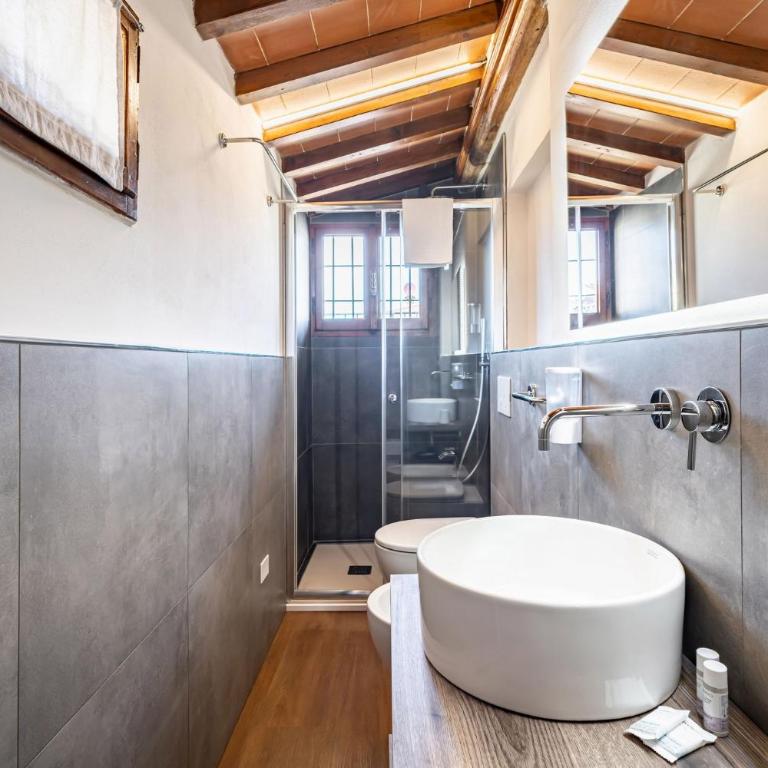 GuestHost - Pisana 236 Suites - Camera Matrimoniale con Balcone - 5