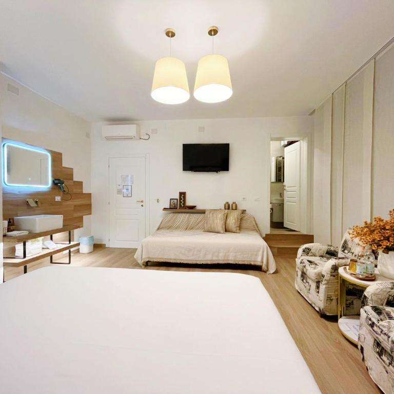 Thalia Room Venezia Mestre - Camera Tripla con Bagno Privato - 2