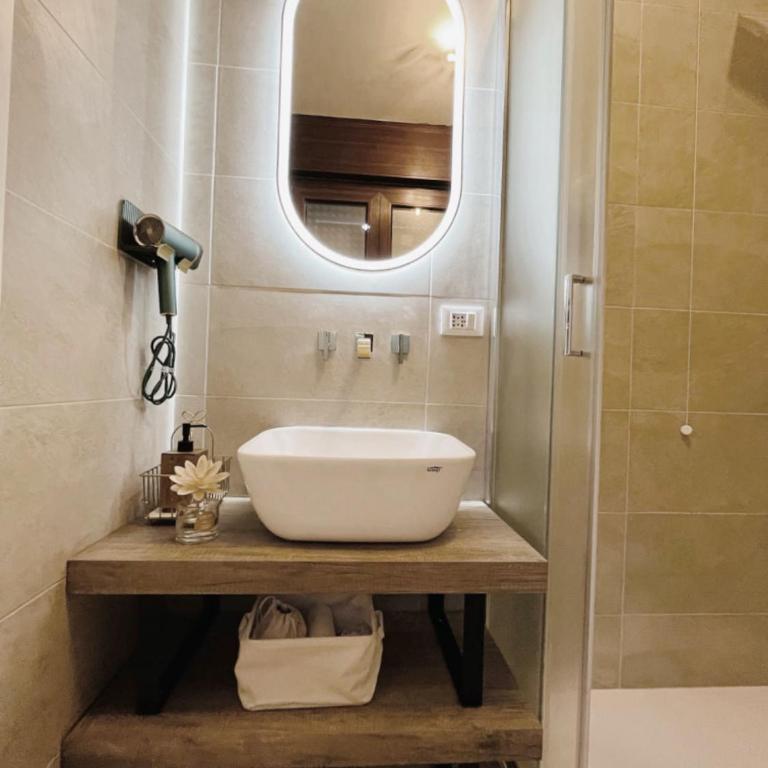 Thalia Room Venezia Mestre - Camera Tripla con Bagno Privato - 2