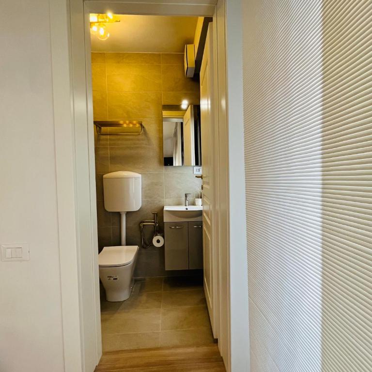 Thalia Room Venezia Mestre - Camera Tripla con Bagno Privato - 5