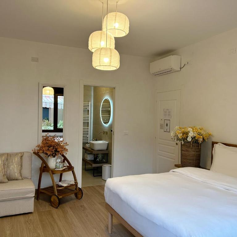 Thalia Room Venezia Mestre - Camera Tripla con Bagno Privato - 7