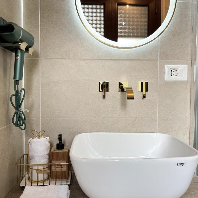 Thalia Room Venezia Mestre - Camera Tripla con Bagno Privato - 8