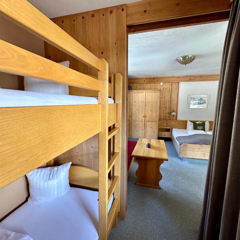 Hotel Zirbenhof - Familienzimmer mit Balkon - 3
