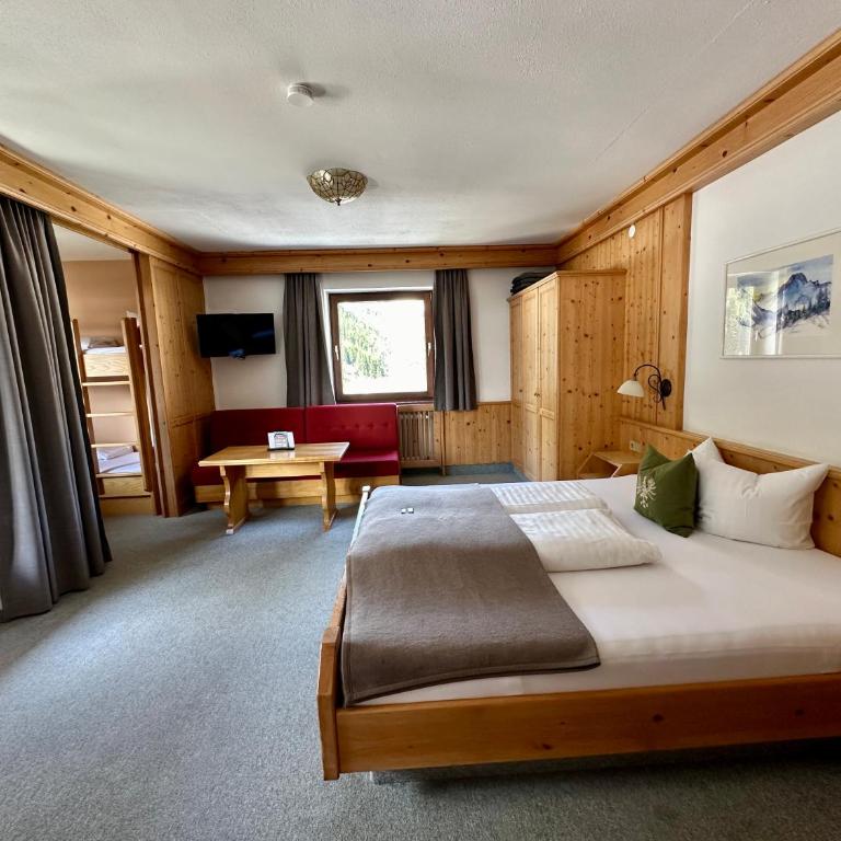 Hotel Zirbenhof - Familienzimmer mit Balkon - 5
