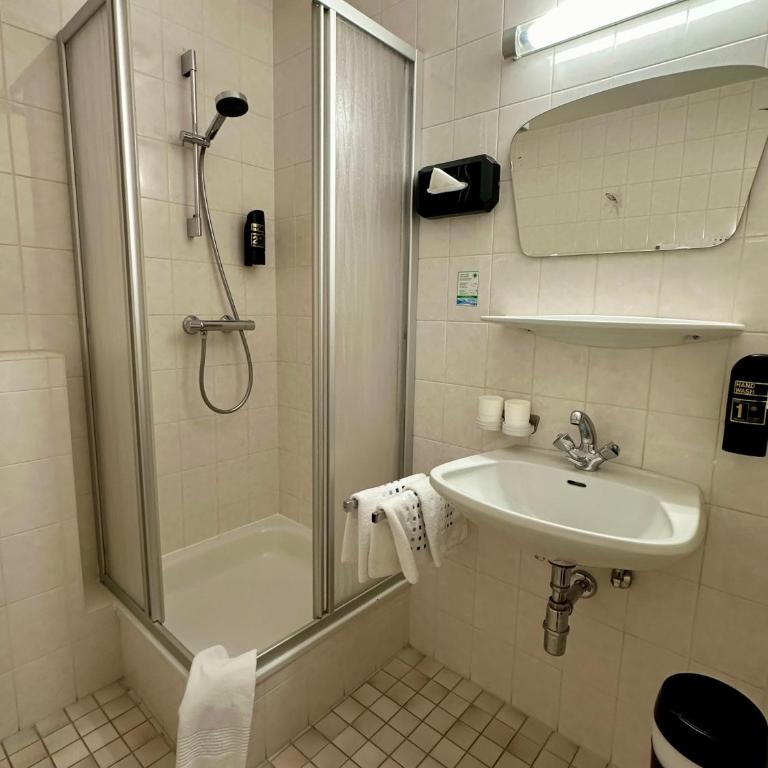 Hotel Zirbenhof - Dreibettzimmer - 2