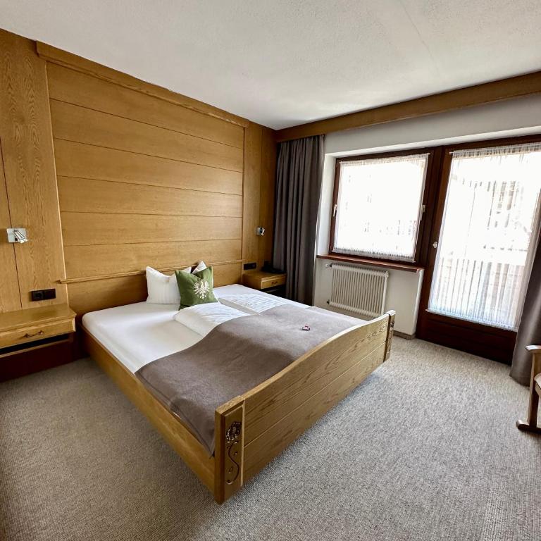 Hotel Zirbenhof - Doppelzimmer mit Bergblick - 7