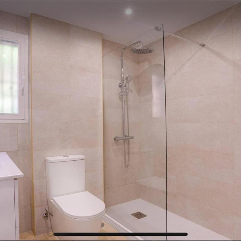 No1 - Beachfront Estepona, close to port, 2 bedroom, 2 bathroom, sleeps 5 - Apartamento Familiar de 2 dormitorios con vistas - 10