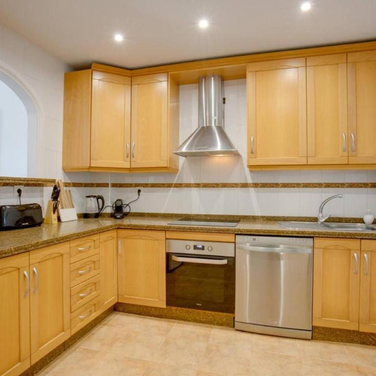 No1 - Beachfront Estepona, close to port, 2 bedroom, 2 bathroom, sleeps 5 - Apartamento Familiar de 2 dormitorios con vistas - 11