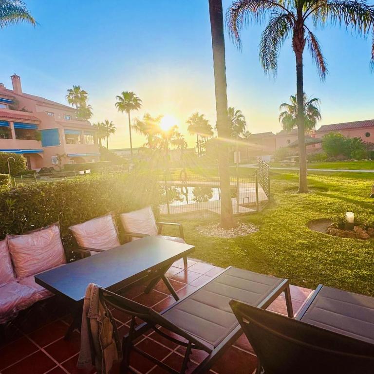No1 - Beachfront Estepona, close to port, 2 bedroom, 2 bathroom, sleeps 5 - Apartamento Familiar de 2 dormitorios con vistas - 8