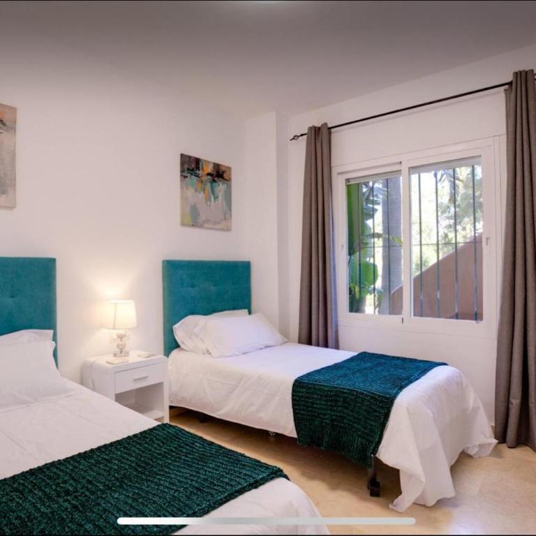 No1 - Beachfront Estepona, close to port, 2 bedroom, 2 bathroom, sleeps 5 - Apartamento Familiar de 2 dormitorios con vistas - 13