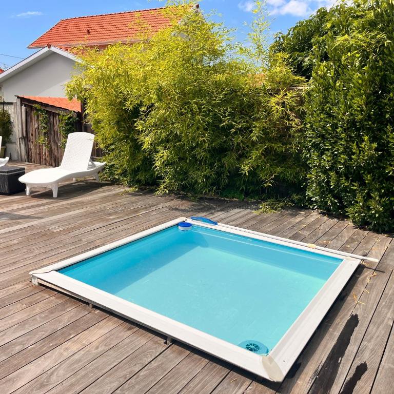 villa patio proche centre ville - Maison de Vacances - 17