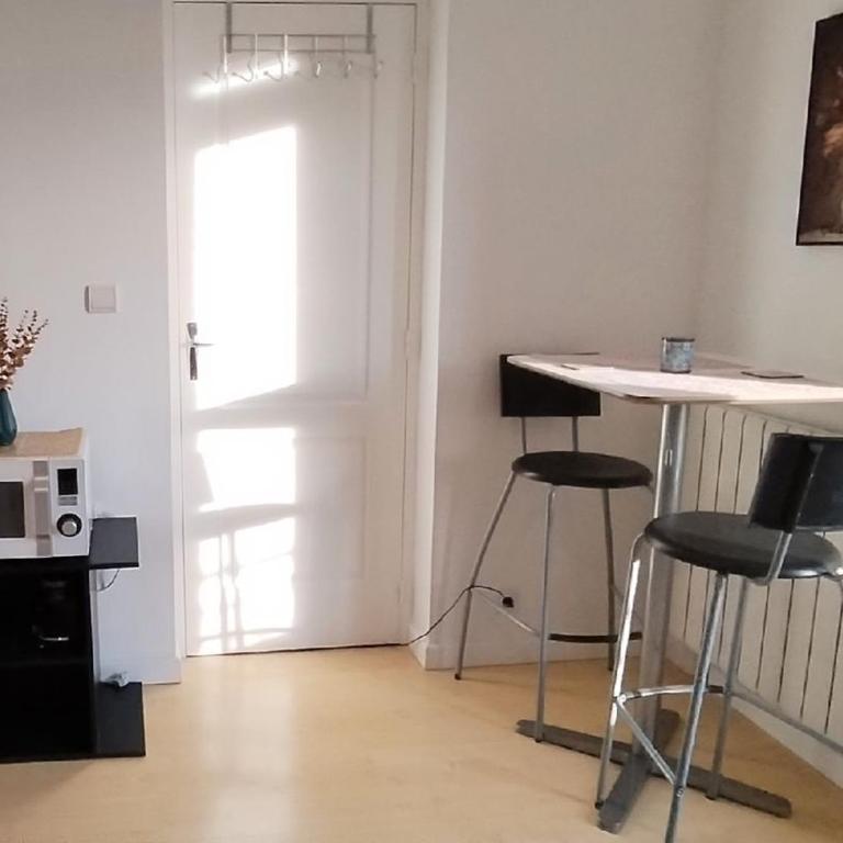 Location chambre spacieuse avec balcon et piscine - Camera Matrimoniale - 4