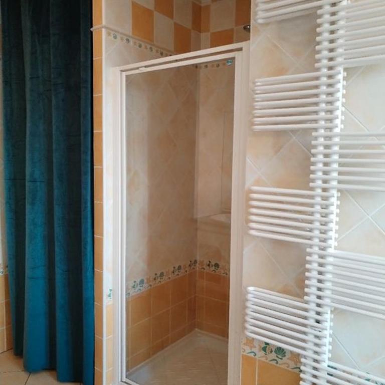 Location chambre spacieuse avec balcon et piscine - Camera Matrimoniale - 9