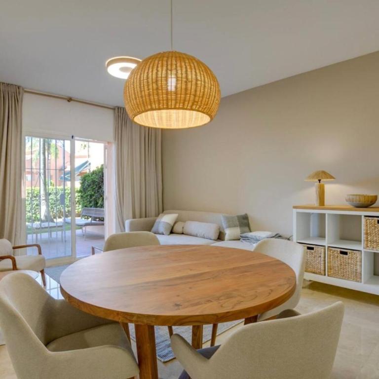 No10 - Beachfront Estepona close to port, 2 bedroom, 2 bathroom, sleeps 5 - Apartamento Familiar de 2 dormitorios con vistas - 2